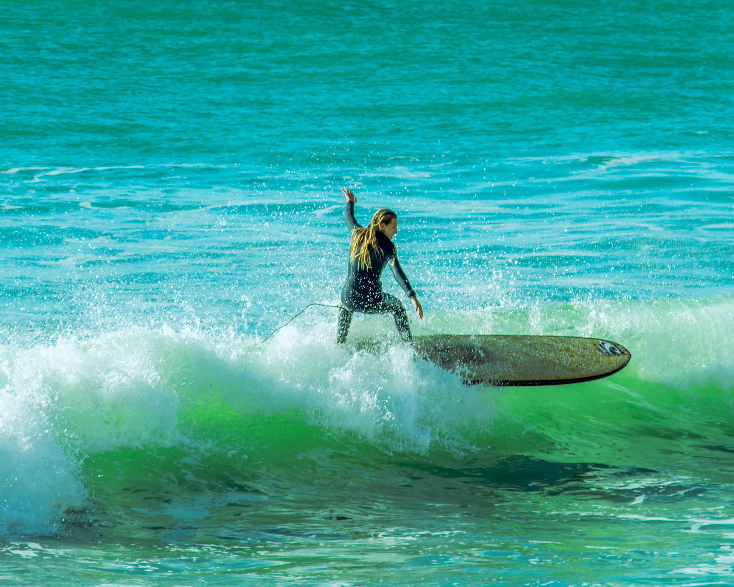 Hola Ola · Fotografía deportiva de surf en Cádiz